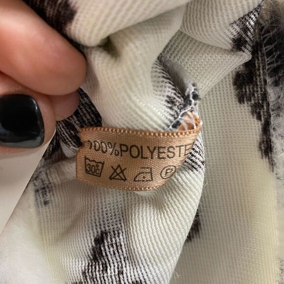 LOF Ivory & Black Cheetah Print Cape Poncho NWT - Picture 5 of 6